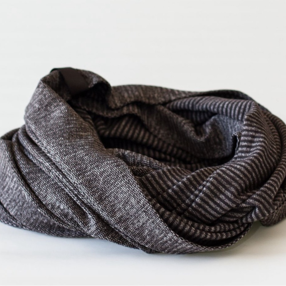 Lululemon reversible vinyasa scarf rulu mini cheque pique black pique